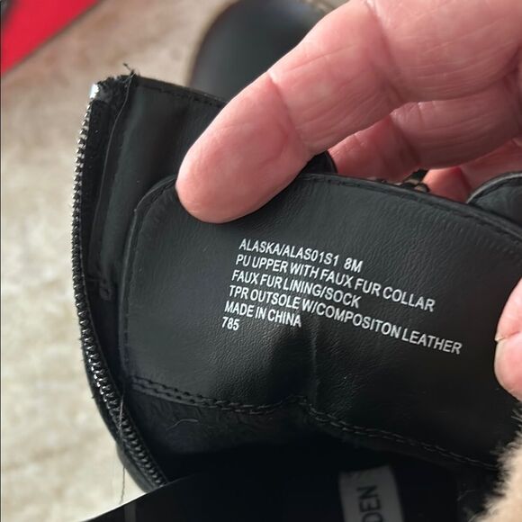 Steve Madden Black Winter Boots with Fur Lining and Thick Sole - Picture 9 of 10